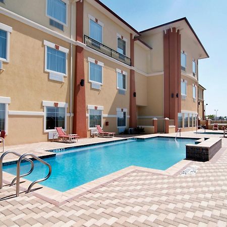 Super 8 By Wyndham Hidalgo At La Plaza Mall & Mcallen Airport Luaran gambar