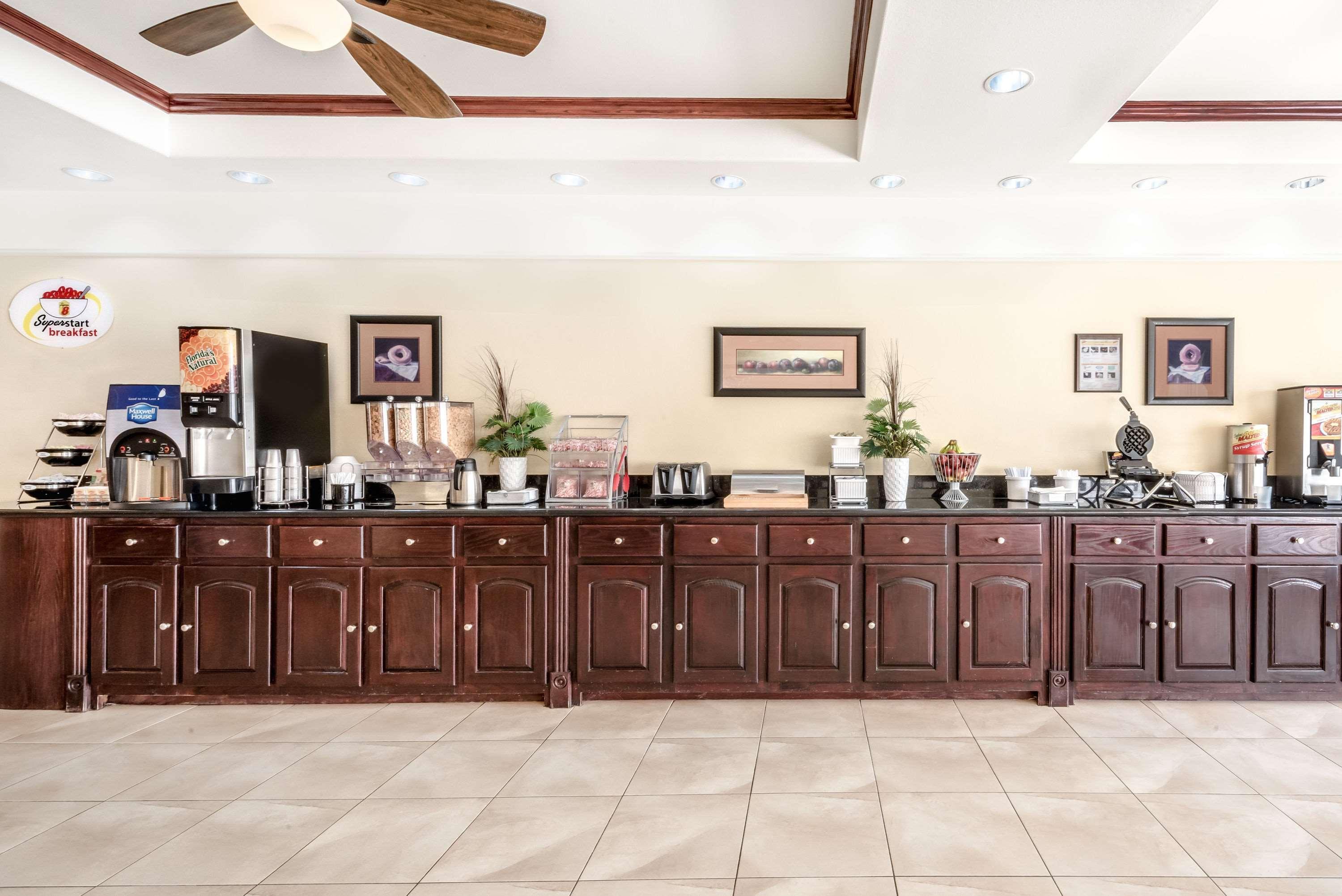 Super 8 By Wyndham Hidalgo At La Plaza Mall & Mcallen Airport Luaran gambar
