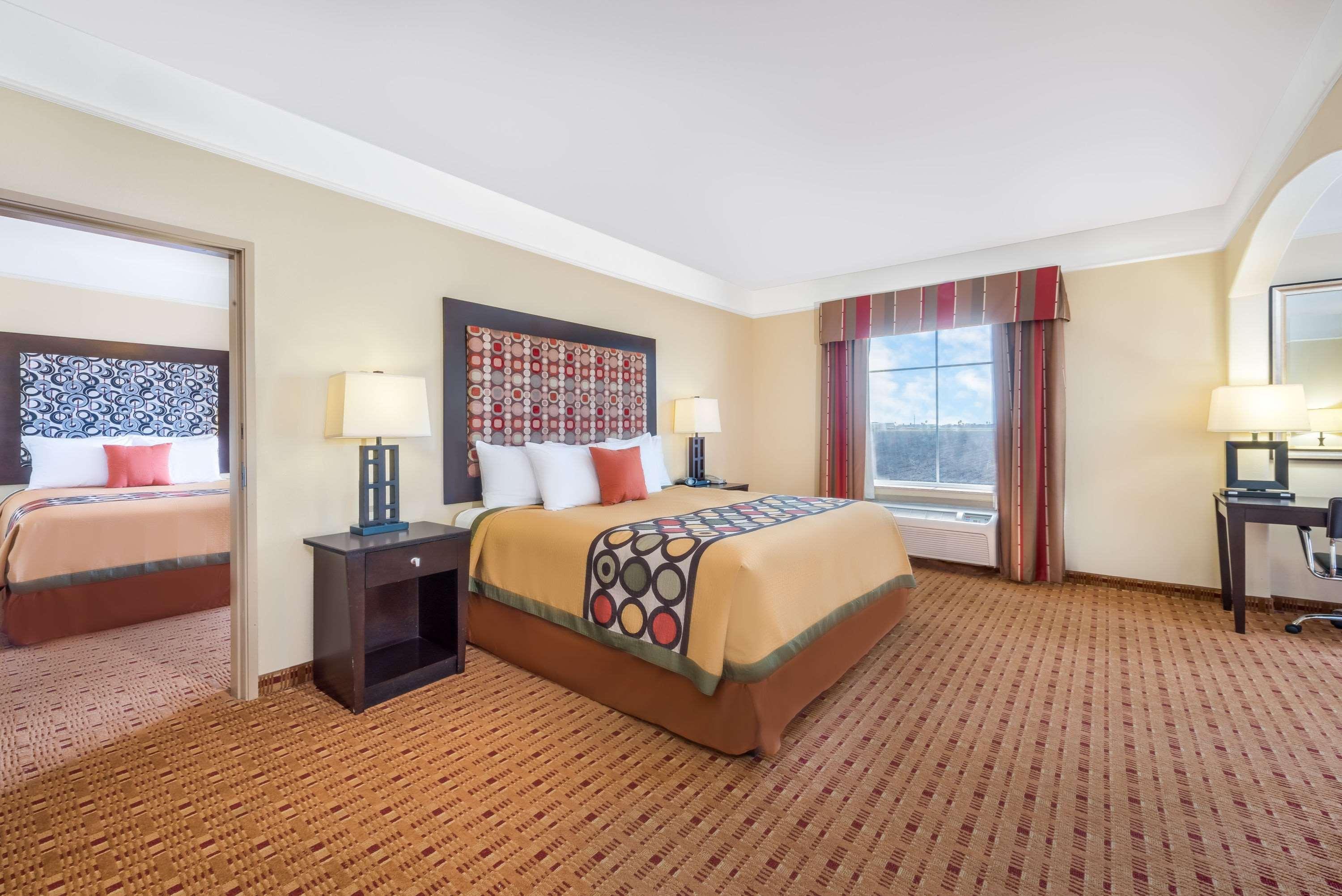 Super 8 By Wyndham Hidalgo At La Plaza Mall & Mcallen Airport Luaran gambar