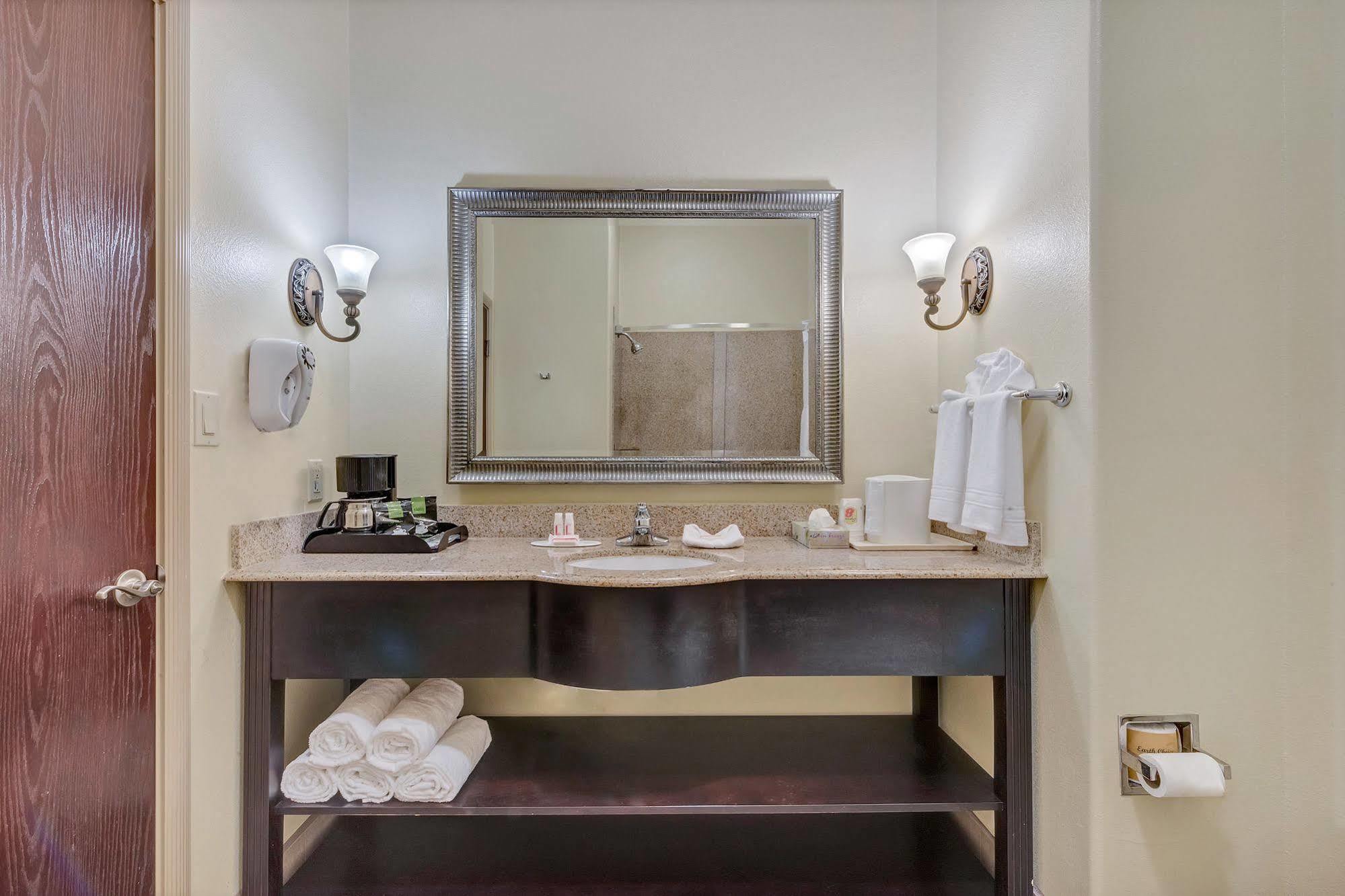 Super 8 By Wyndham Hidalgo At La Plaza Mall & Mcallen Airport Luaran gambar