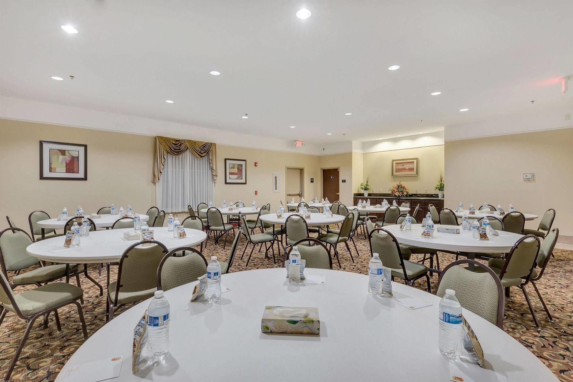 Super 8 By Wyndham Hidalgo At La Plaza Mall & Mcallen Airport Luaran gambar