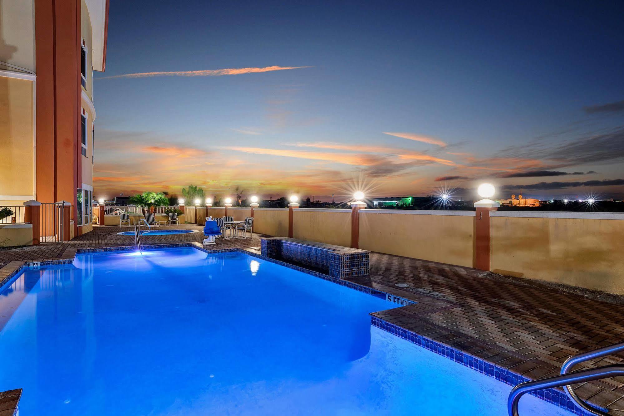 Super 8 By Wyndham Hidalgo At La Plaza Mall & Mcallen Airport Luaran gambar