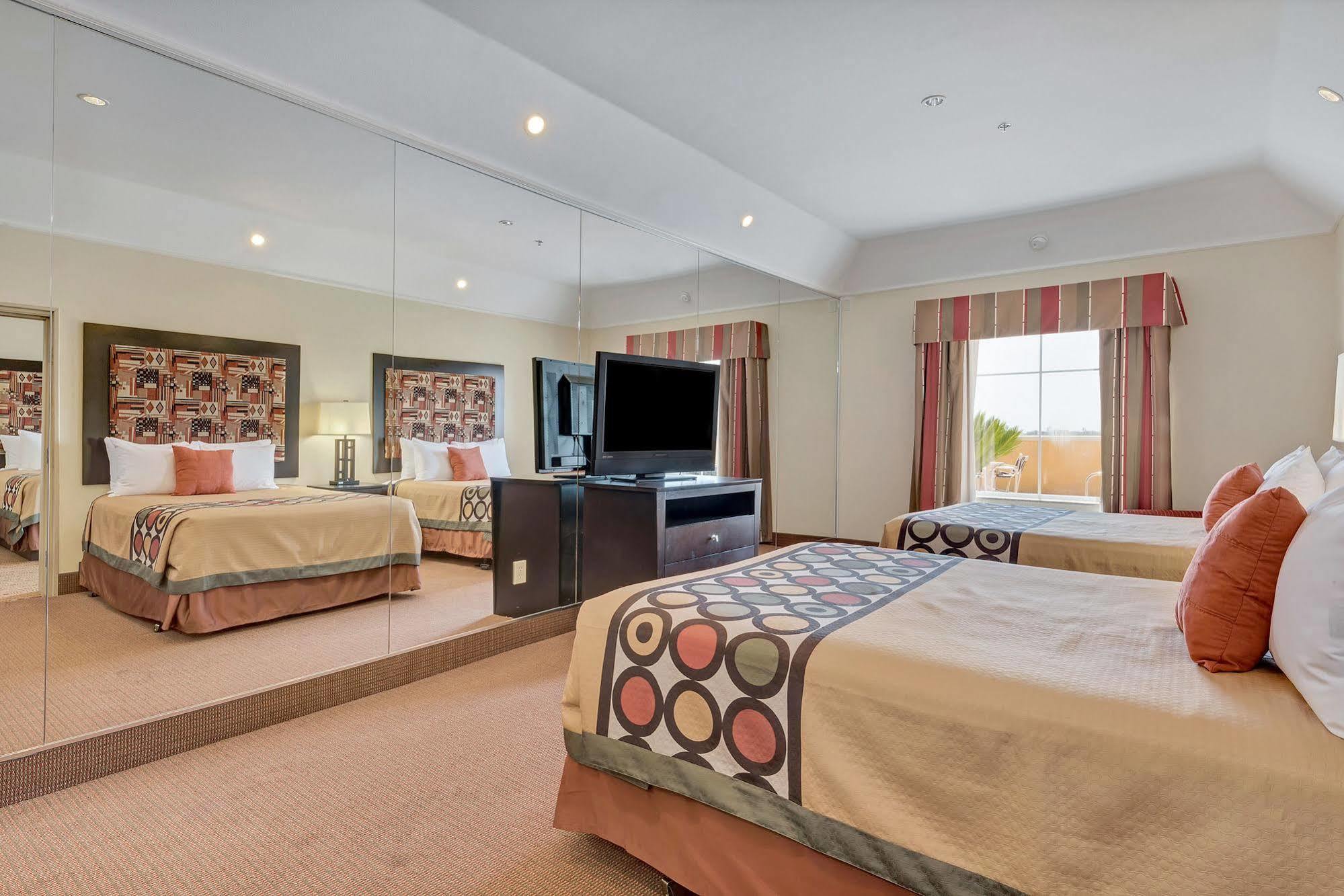 Super 8 By Wyndham Hidalgo At La Plaza Mall & Mcallen Airport Luaran gambar
